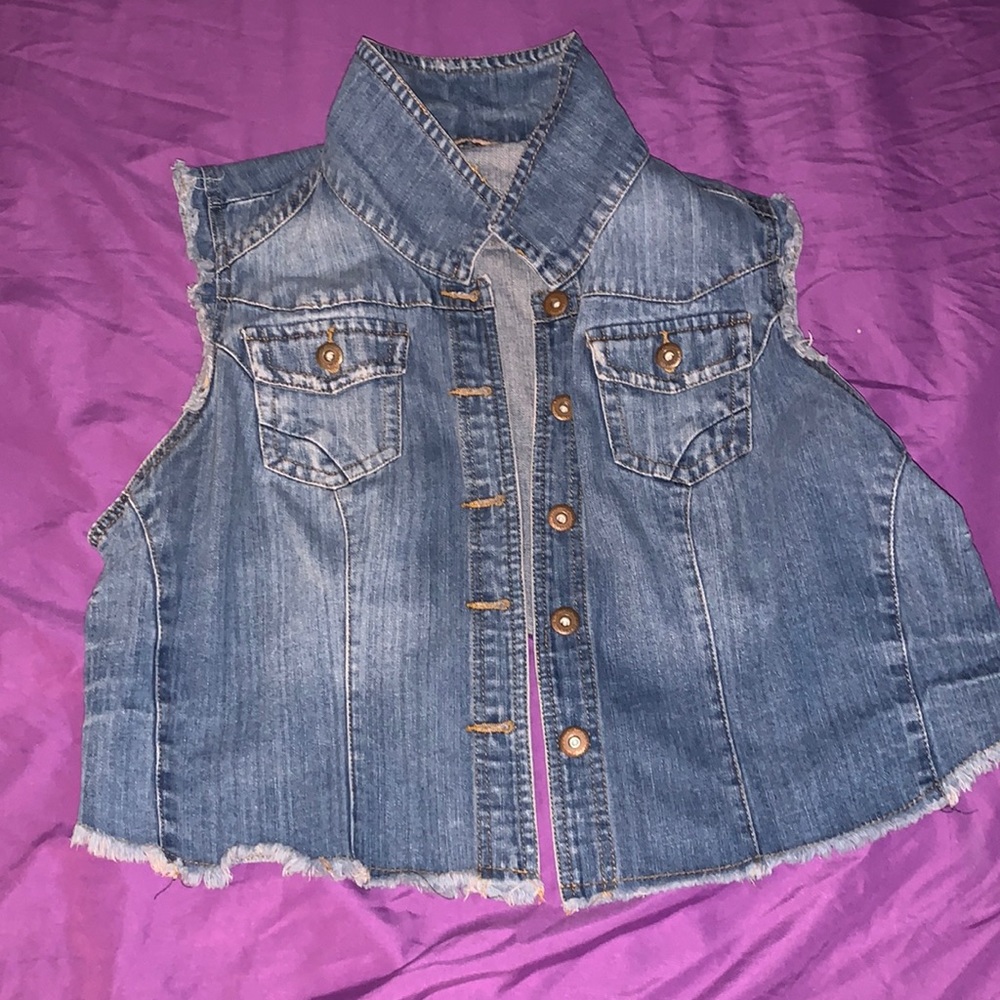 Cropped, sleeveless, jean jacket/vest